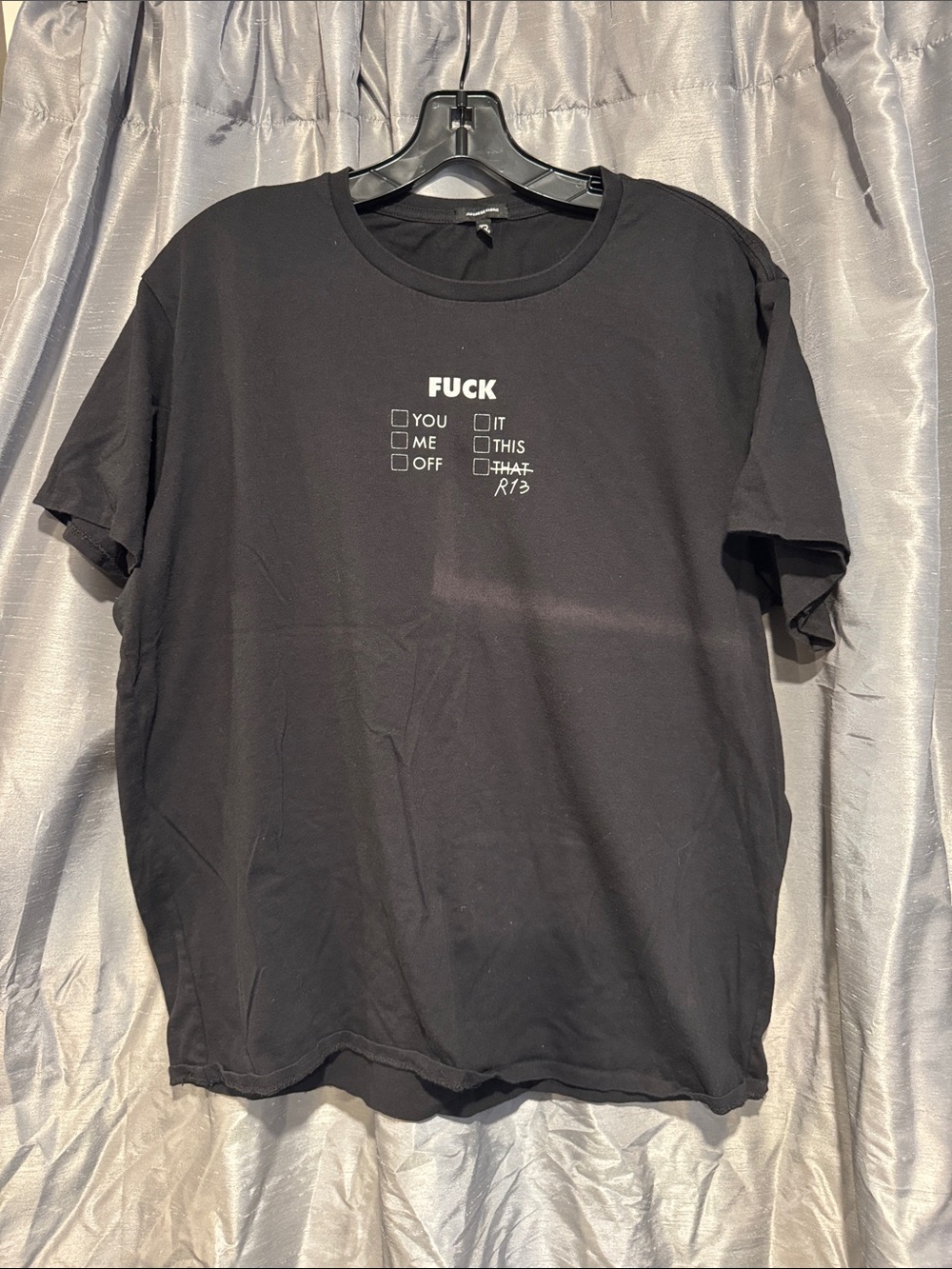 R13 Check all that apply graphic tee size large